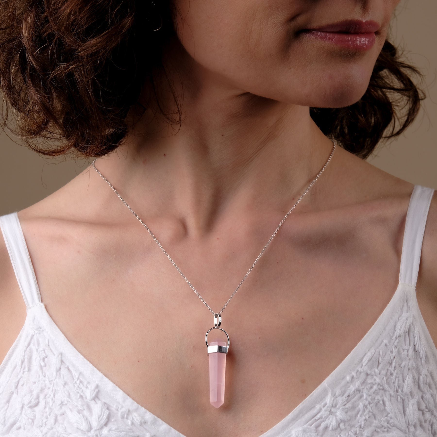 Collier avec pointe de quartz rose