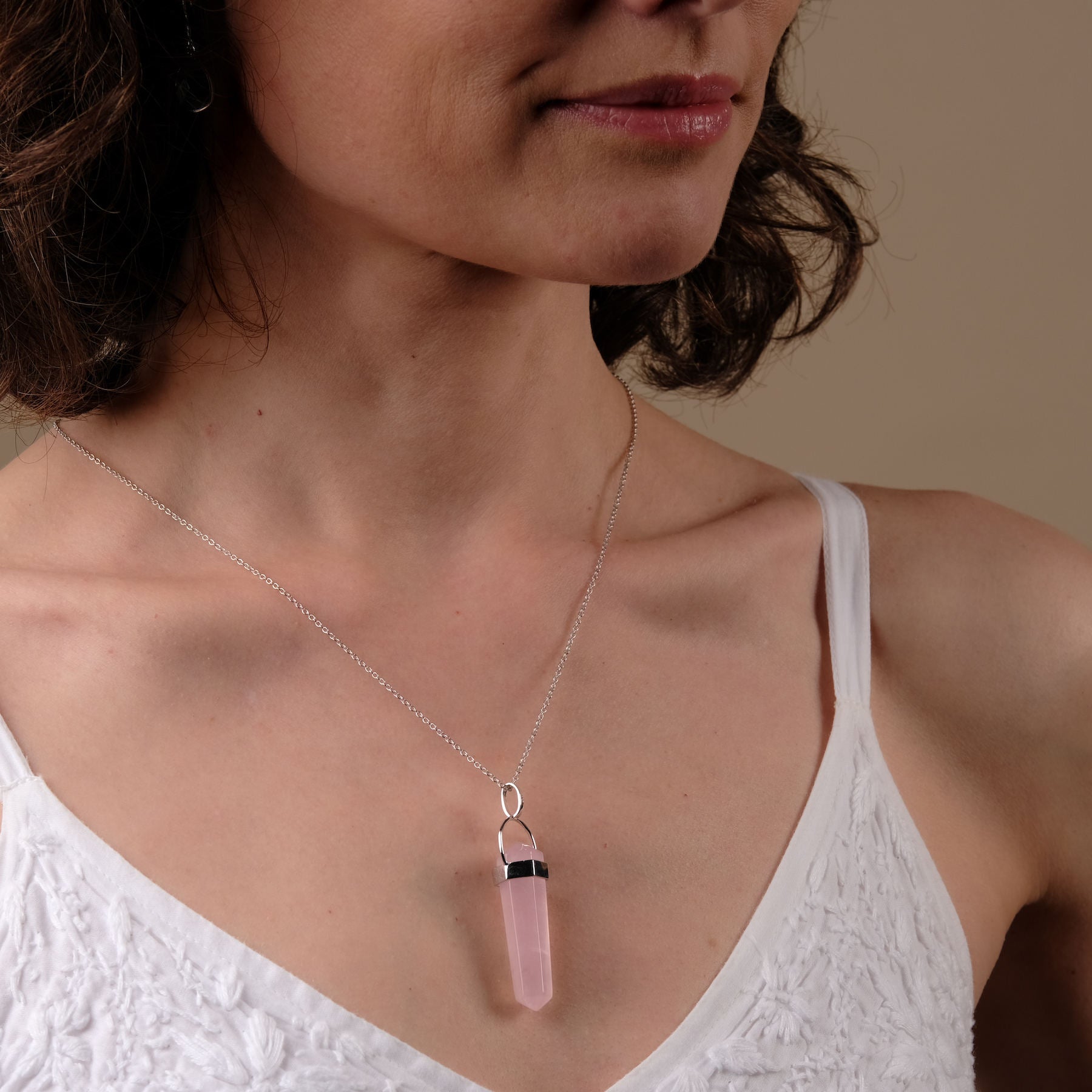 Collier avec pointe de quartz rose