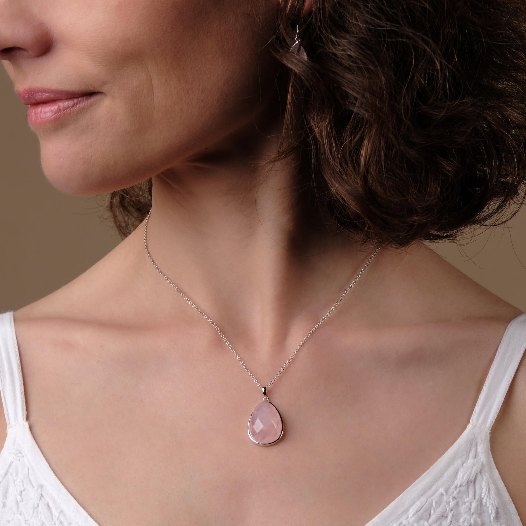 Collier avec pendentif en quartz rose