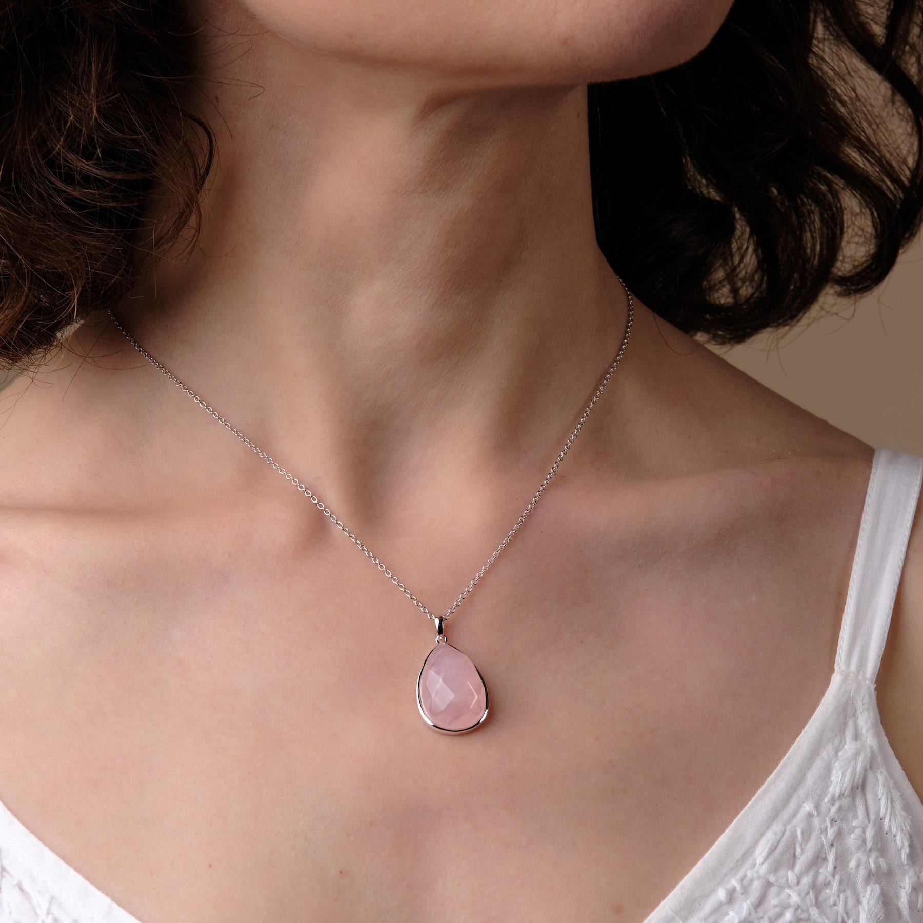 Collier avec pendentif en quartz rose