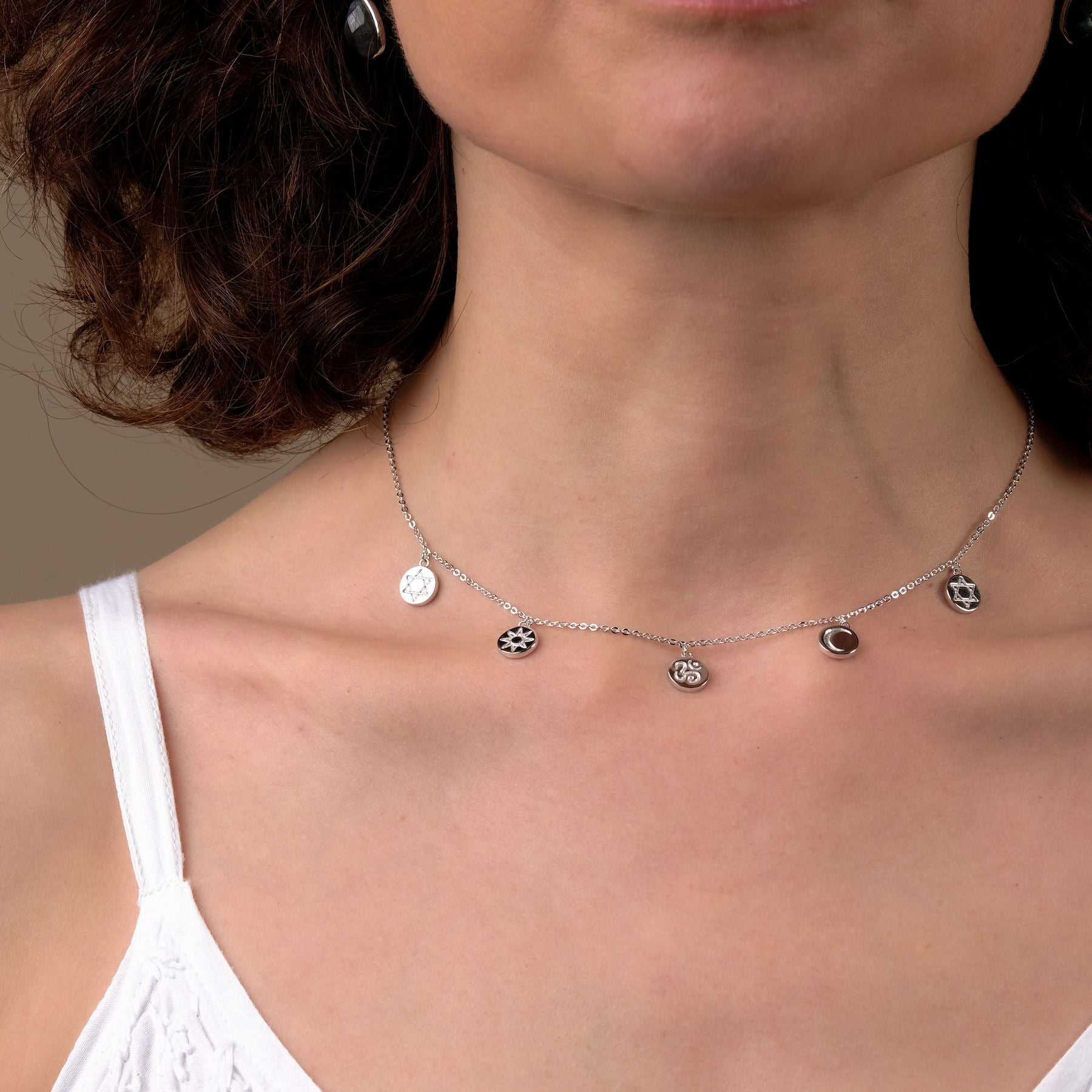 Collier avec symboles de yoga