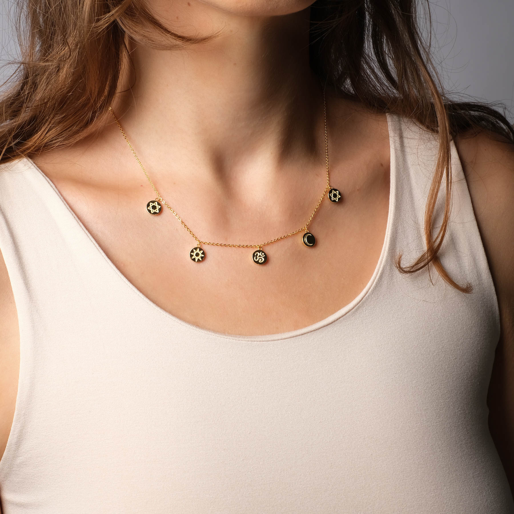 Collier avec symboles de yoga